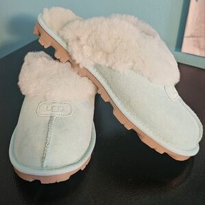 BRAND NEW UGG SLIPPERS